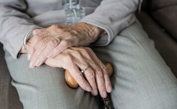 Ile wynosi zasiłek pielęgnacyjny a ile świadczenie pielęgnacyjne?