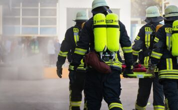 Na jakie ryzyka bank jest narażony w związku z wejściem w relacje biznesową z PEP? Na jakie ryzyka bank jest narażony w związku z wejściem w relacje biznesową z PEP?