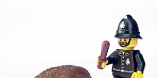 Kto powinien egzekwować przestrzeganie przez pracowników przepisów i zasad bezpieczeństwa i higieny pracy?